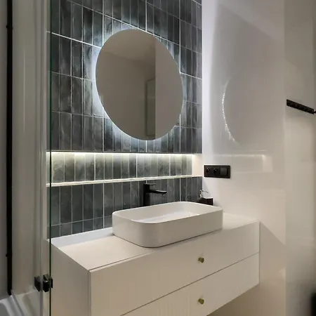 Urban Premium Baildona No 11 Free Garage, Self Check-in