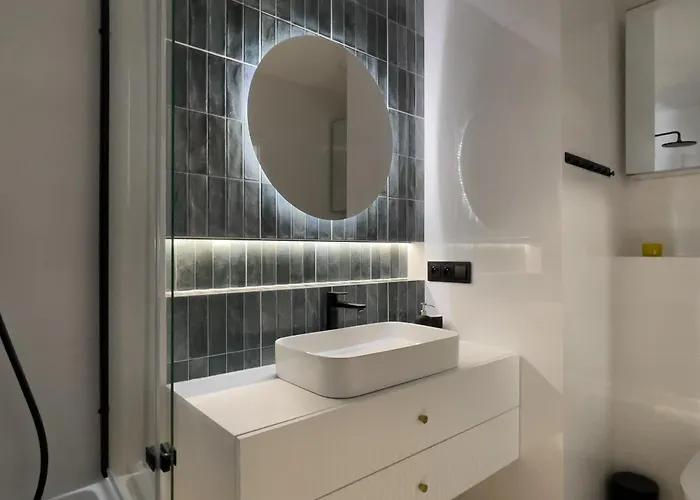 Urban Premium Baildona No 11 Free Garage, Self Check-in